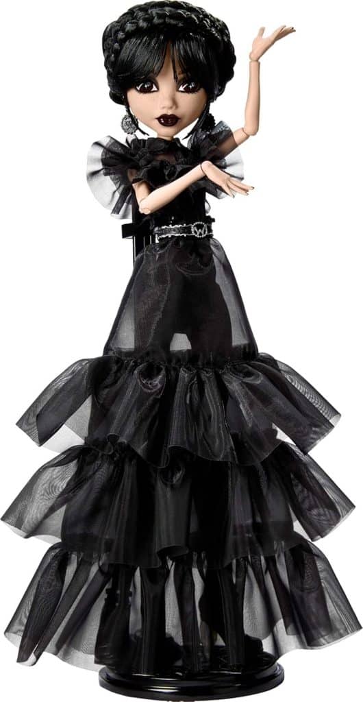 Test : poupée Monster High Mercredi Addams en tenue de bal