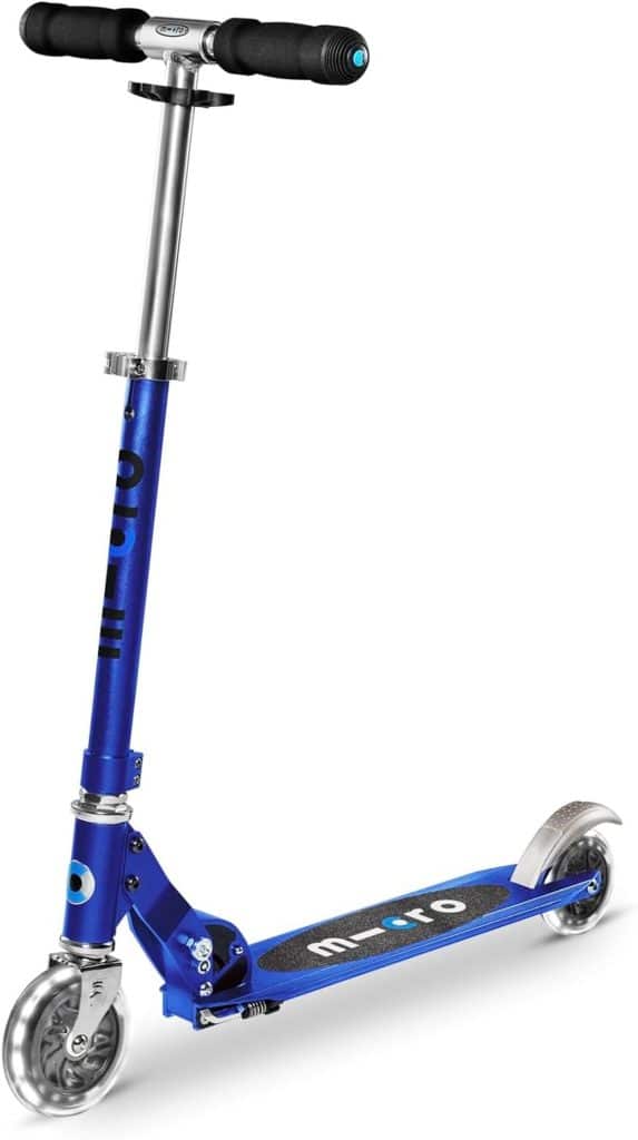 Test trottinette Micro Sprite bleu saphir : compacte et LED