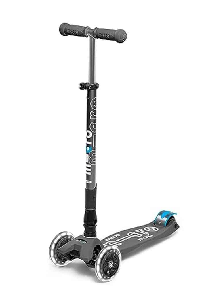 Test : trottinette Micro Maxi Deluxe pliable LED 3 roues, pour enfants 5-12 ans